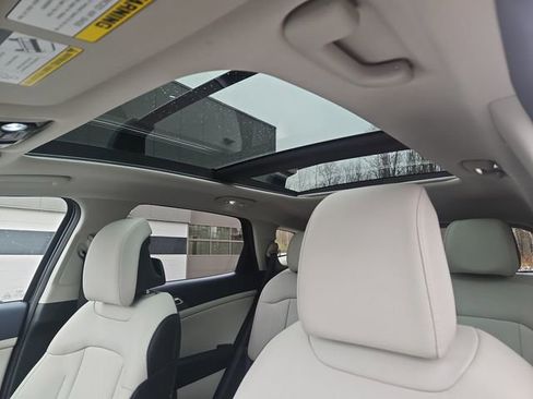 Used 2024 Kia Sportage EX w/ EX Premium Package image 17