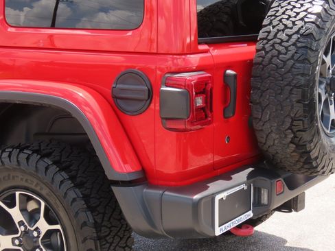 Used 2019 Jeep Wrangler Unlimited Rubicon w/ Cold Weather Group AWD/4WD image 15