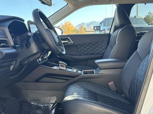 Used 2024 Mitsubishi Outlander SEL image 9