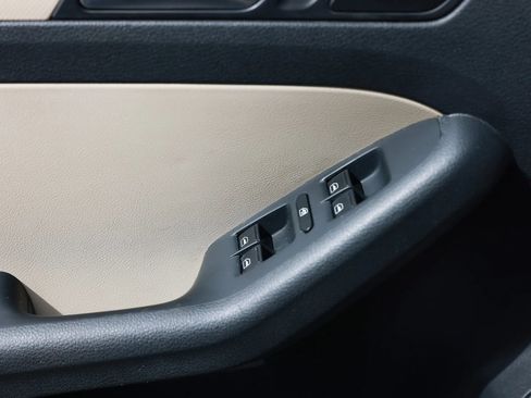 Used 2012 Volkswagen Jetta SE FWD image 39