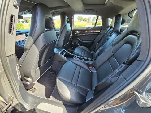 Used 2018 Porsche Panamera image 19