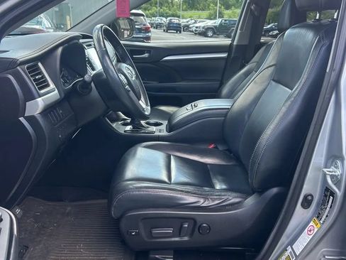 Used 2016 Toyota Highlander XLE AWD/4WD image 10