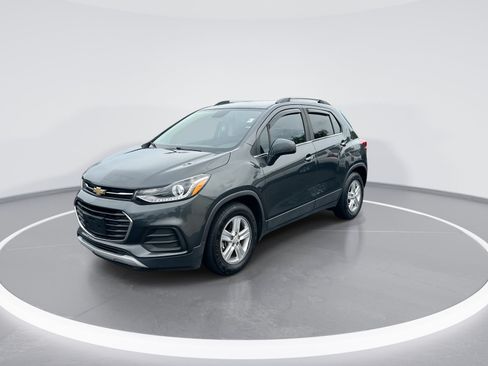 Used 2020 Chevrolet Trax LT w/ Driver Confidence Package FWD image 5