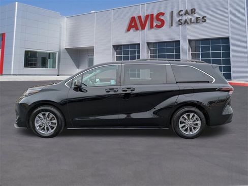 Used 2024 Toyota Sienna LE image 10