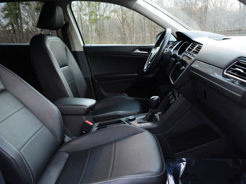 Used 2021 Volkswagen Tiguan SE AWD/4WD image 15