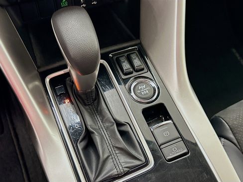 Used 2024 Mitsubishi Eclipse Cross SE image 25