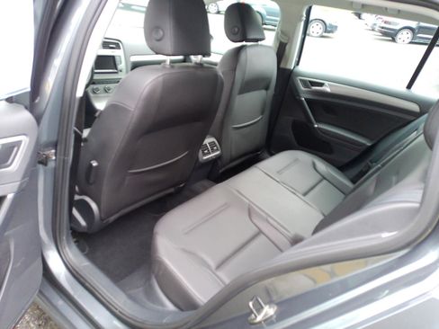Used 2015 Volkswagen Golf TDI S image 27