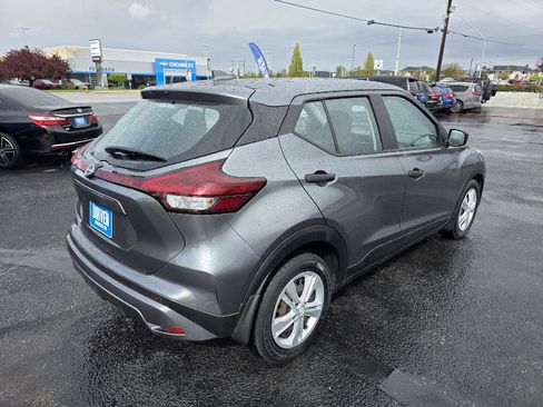 Used 2022 Nissan Kicks S FWD image 3