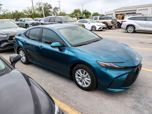 Used 2026 Toyota Camry LE w/ Convenience Package image 7