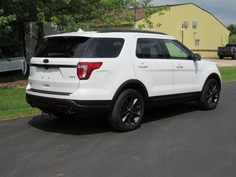 Used 2018 Ford Explorer XLT w/ XLT Appearance Package AWD/4WD image 5