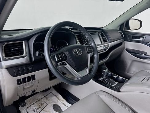 Used 2016 Toyota Highlander XLE image 9