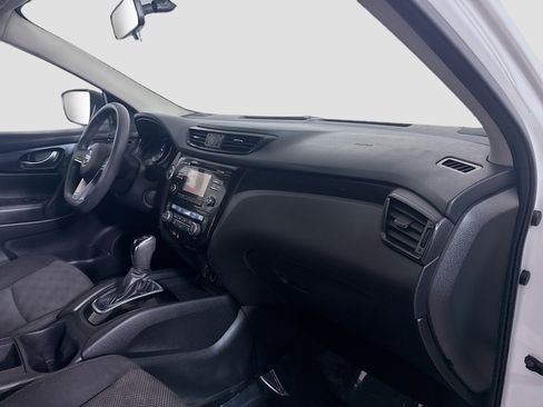 Used 2017 Nissan Rogue Sport SV AWD/4WD image 30