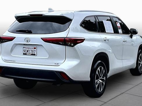 Used 2023 Toyota Highlander XLE image 12