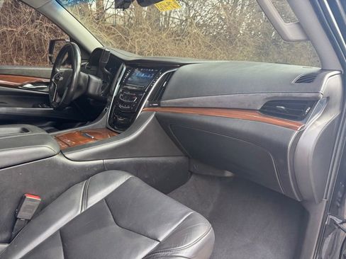 Used 2018 Cadillac Escalade ESV Luxury image 9