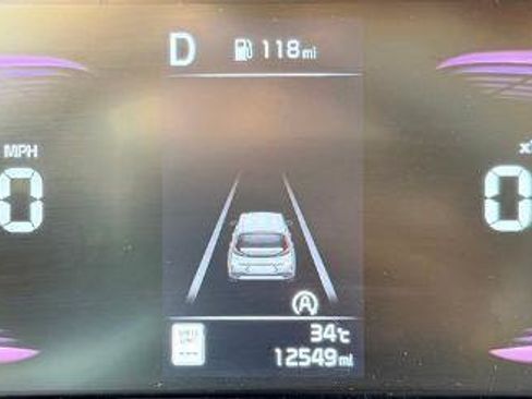 Used 2025 Kia Soul LX w/ LX Technology Package FWD image 14