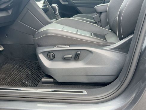 Certified 2022 Volkswagen Tiguan SEL R-Line image 13