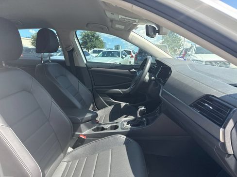 Used 2024 Volkswagen Jetta SE FWD image 8