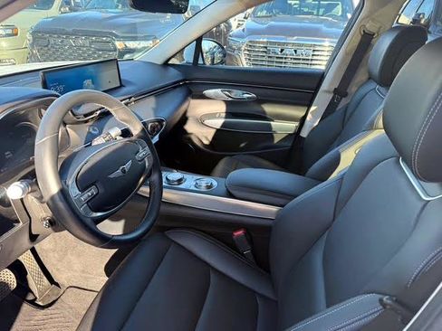 Used 2024 Genesis GV70 2.5T w/ Select Package image 11