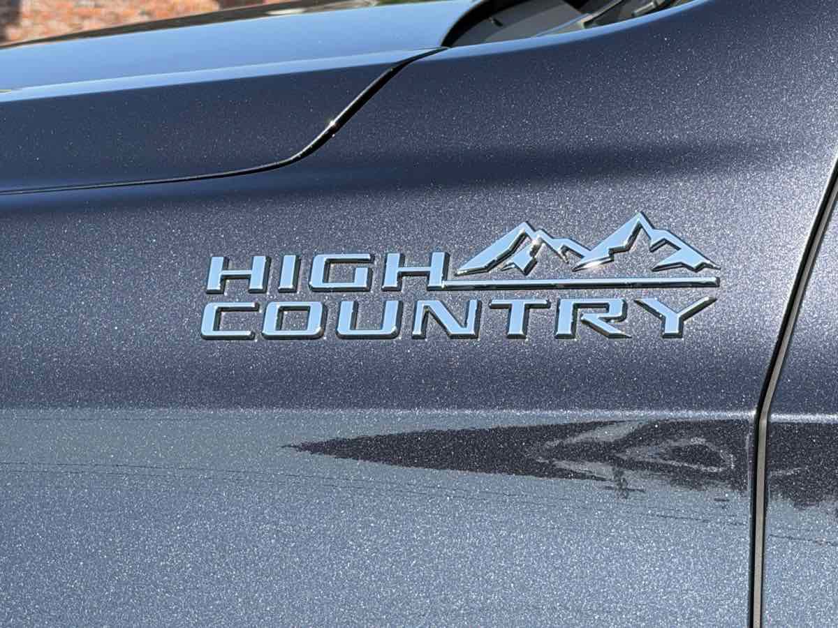 Used 2026 Chevrolet Suburban High Country RWD image 10