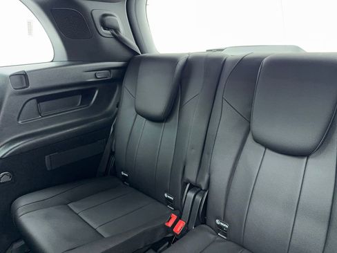 Used 2023 Mercedes-Benz GLB 250 4MATIC w/ Premium Package image 46