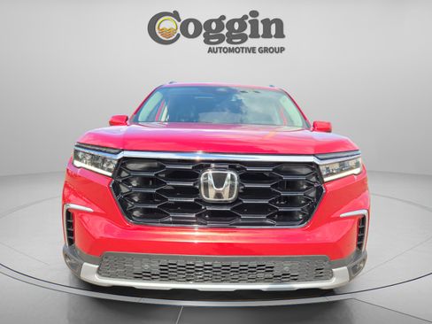 Used 2025 Honda Pilot Touring image 9