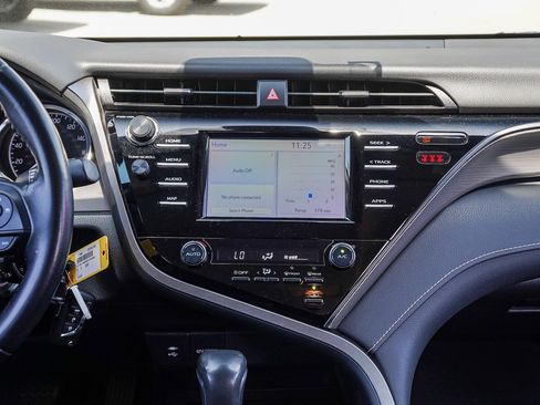 Used 2019 Toyota Camry SE w/ Carpet Mat Package FWD image 14