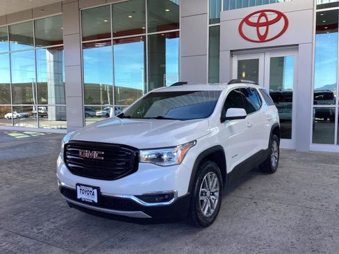 Used 2018 GMC Acadia SLE w/ LPO, Black Accent Package image 4