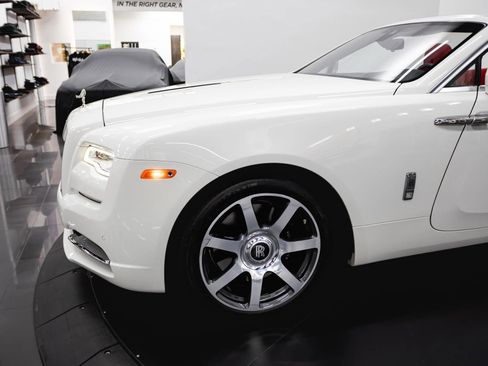 Used 2017 Rolls-Royce Dawn RWD image 23