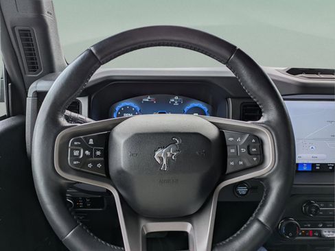 Used 2025 Ford Bronco Badlands image 14