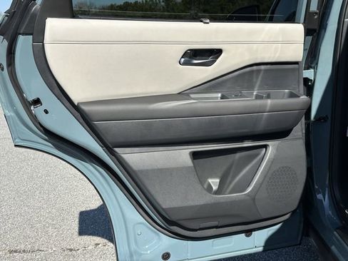 New 2026 Nissan Pathfinder SL image 17