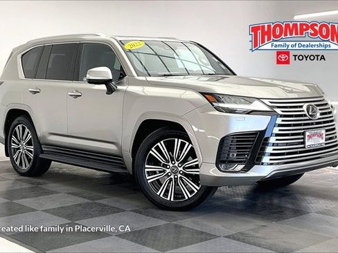 Used 2022 Lexus LX 600 4WD w/ Luxury Package image 1