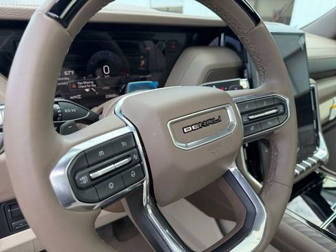 Certified 2025 GMC Yukon XL Denali w/ Denali Reserve Package image 9