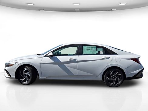 New 2025 Hyundai Elantra Limited image 4