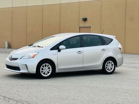 Used 2012 Toyota Prius V Three image 8