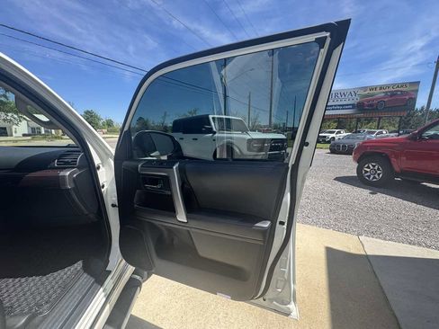 Used 2018 Toyota 4Runner SR5 image 27