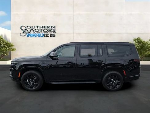 Used 2025 Jeep Wagoneer Series II w/ Convenience Group I AWD/4WD image 2