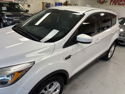 Used 2017 Ford Escape SE image 5