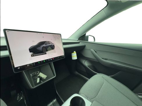 Used 2026 Tesla Model Y 2WD image 38