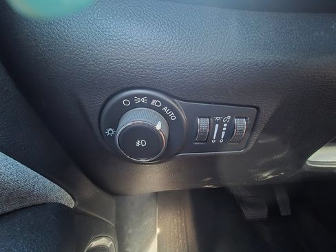 Used 2024 Jeep Compass Latitude AWD/4WD image 19