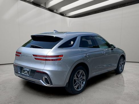 Used 2023 Genesis GV70 2.5T w/ Advanced Package AWD/4WD image 5