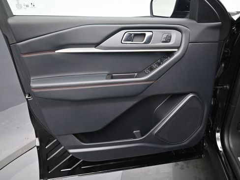 Used 2025 Ford Explorer ST-Line w/ Premium Package image 11