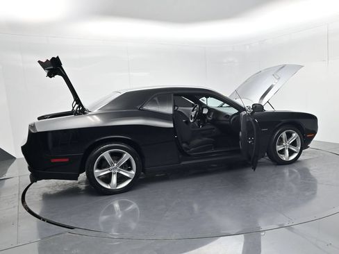 Used 2016 Dodge Challenger R/T RWD image 57