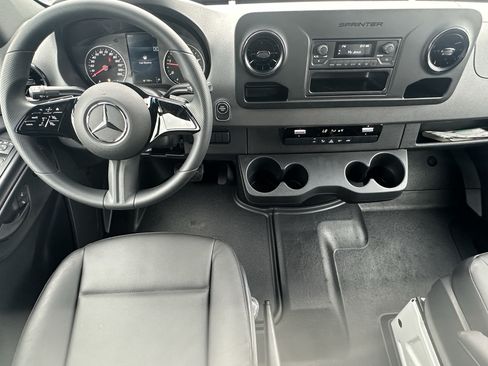Used 2025 Mercedes-Benz Sprinter 2500 image 20