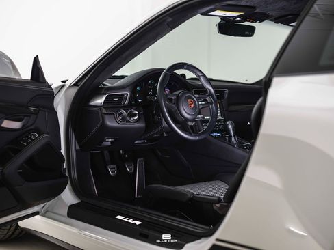 Used 2016 Porsche 911 R image 14