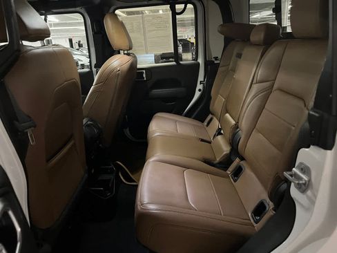 Used 2020 Jeep Gladiator Overland AWD/4WD image 22