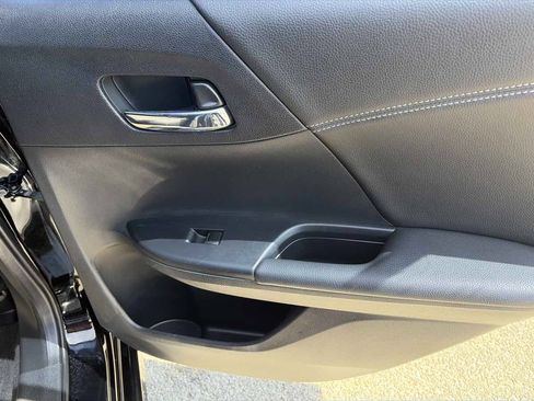 Used 2017 Honda Accord Sport image 23