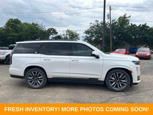 Used 2023 Cadillac Escalade Sport Platinum AWD/4WD image 2