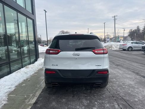 Used 2016 Jeep Cherokee Latitude w/ Cold Weather Group image 4