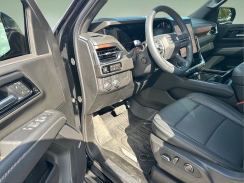 Used 2026 GMC Yukon Denali w/ Sun & Power Step Package AWD/4WD image 10