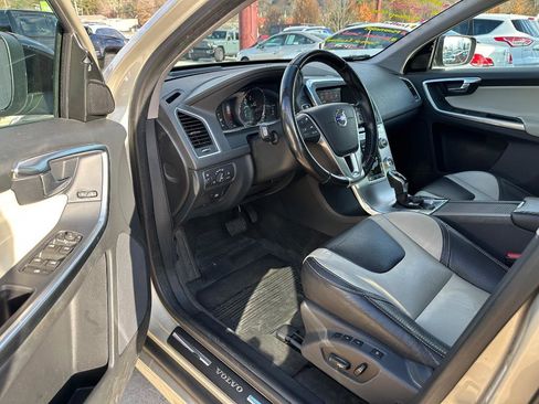 Used 2017 Volvo XC60 T5 Dynamic w/ Preferred Option Package image 5